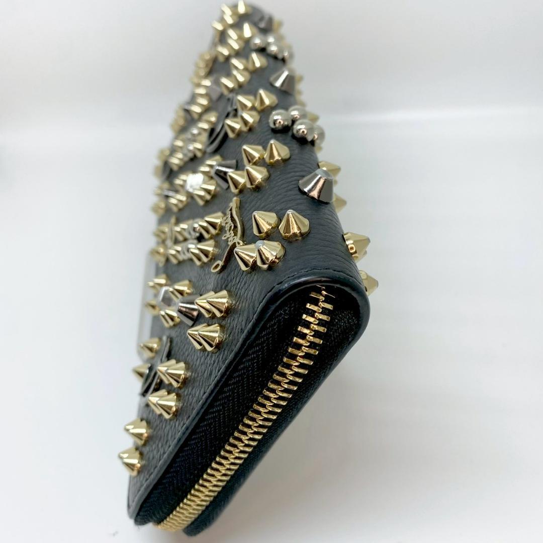 【CHRISTIAN LOUBOUTIN】 ラウンドジッピー　長財布　スタッズ