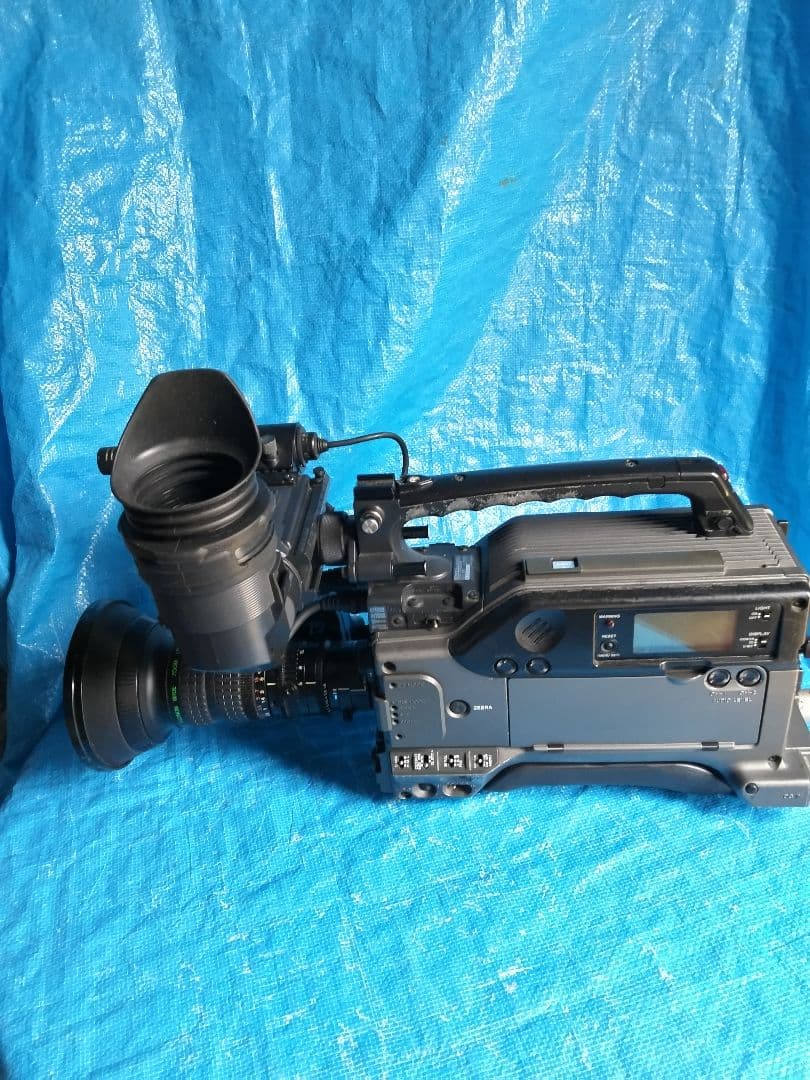 業務用ビデオカメラ DSR-300 中古品の出品です。