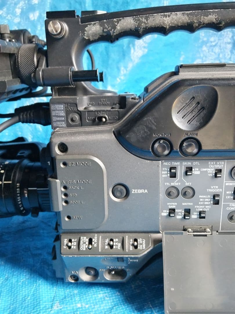 業務用ビデオカメラ DSR-300 中古品の出品です。