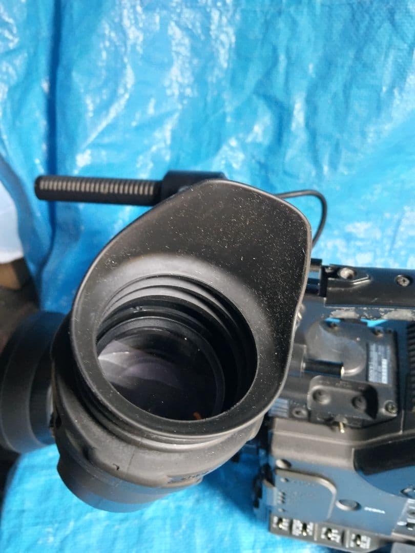 業務用ビデオカメラ DSR-300 中古品の出品です。