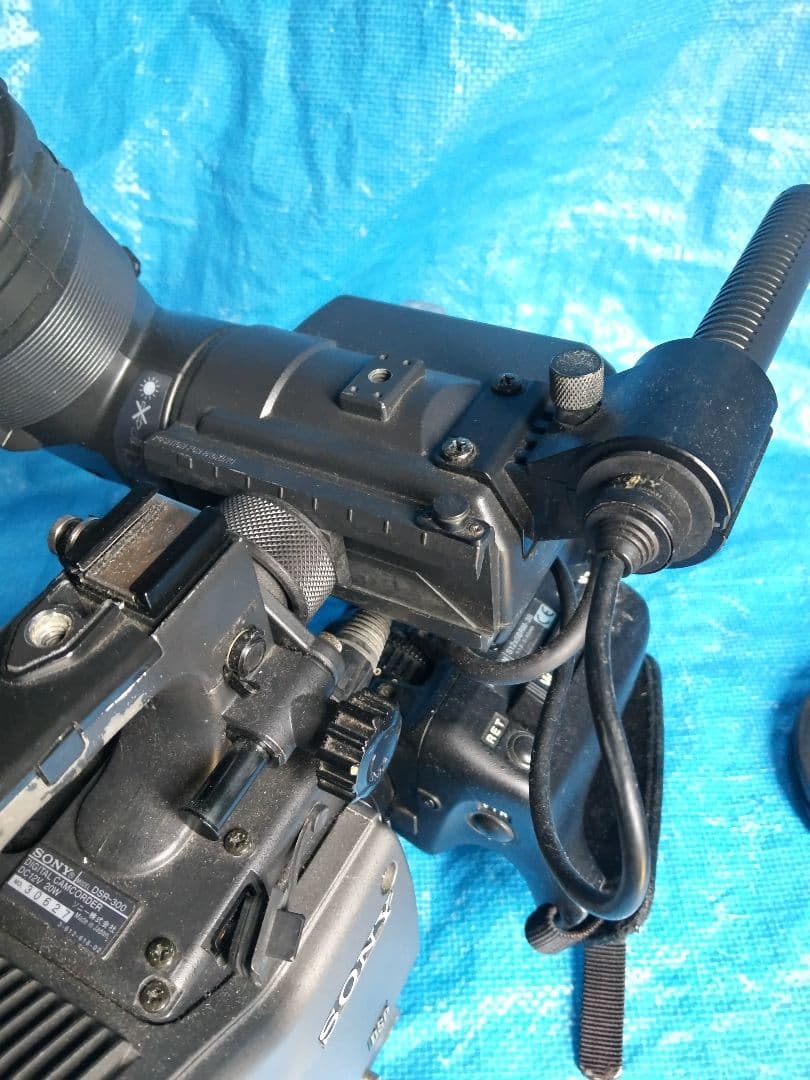 業務用ビデオカメラ DSR-300 中古品の出品です。