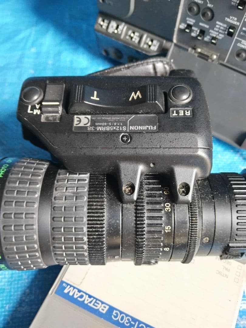 業務用ビデオカメラ DSR-300 中古品の出品です。