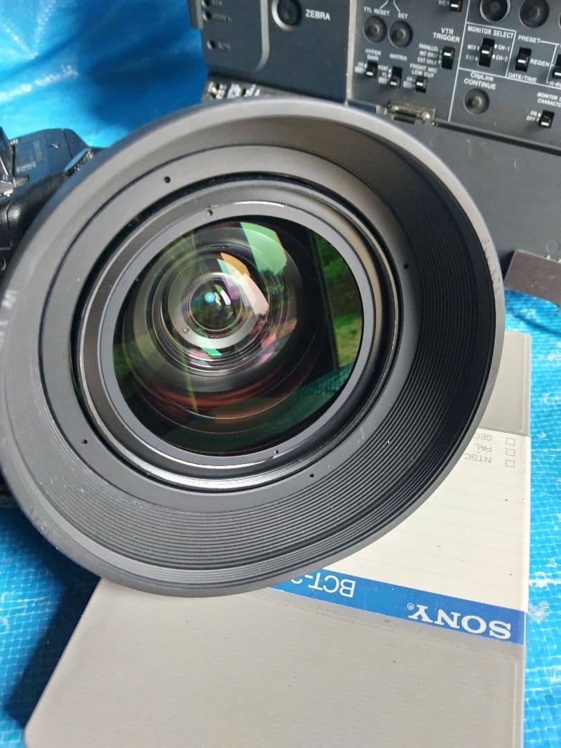 業務用ビデオカメラ DSR-300 中古品の出品です。