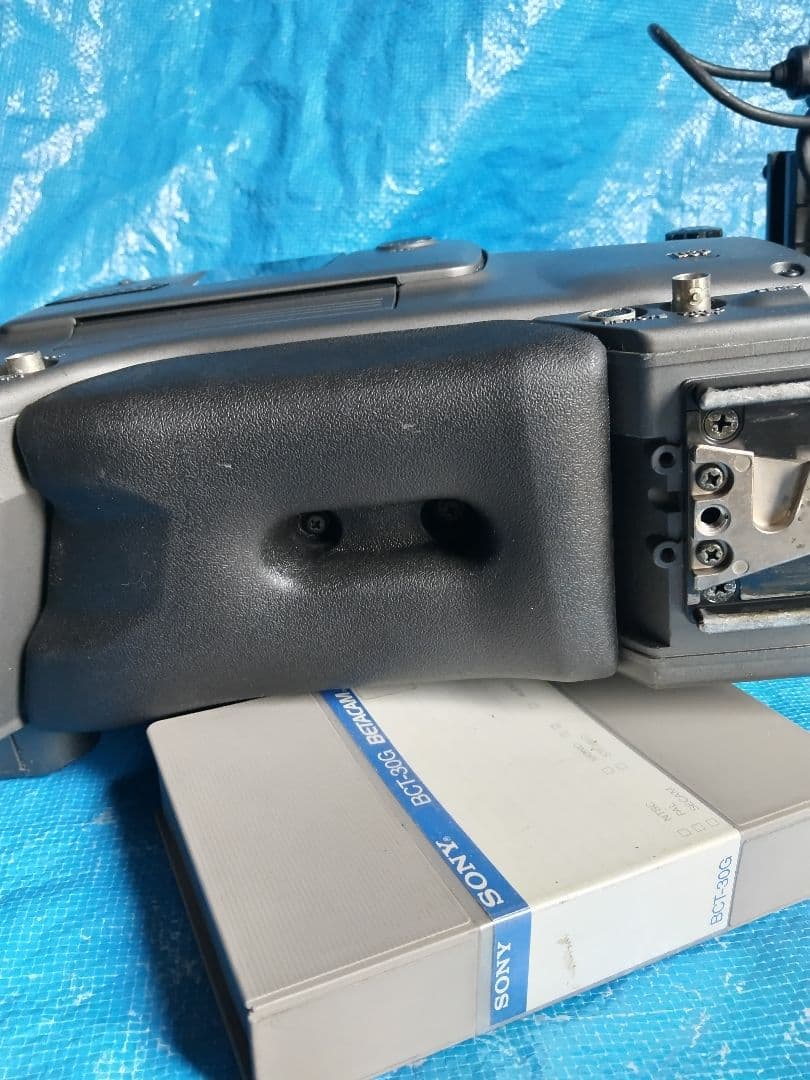 業務用ビデオカメラ DSR-300 中古品の出品です。