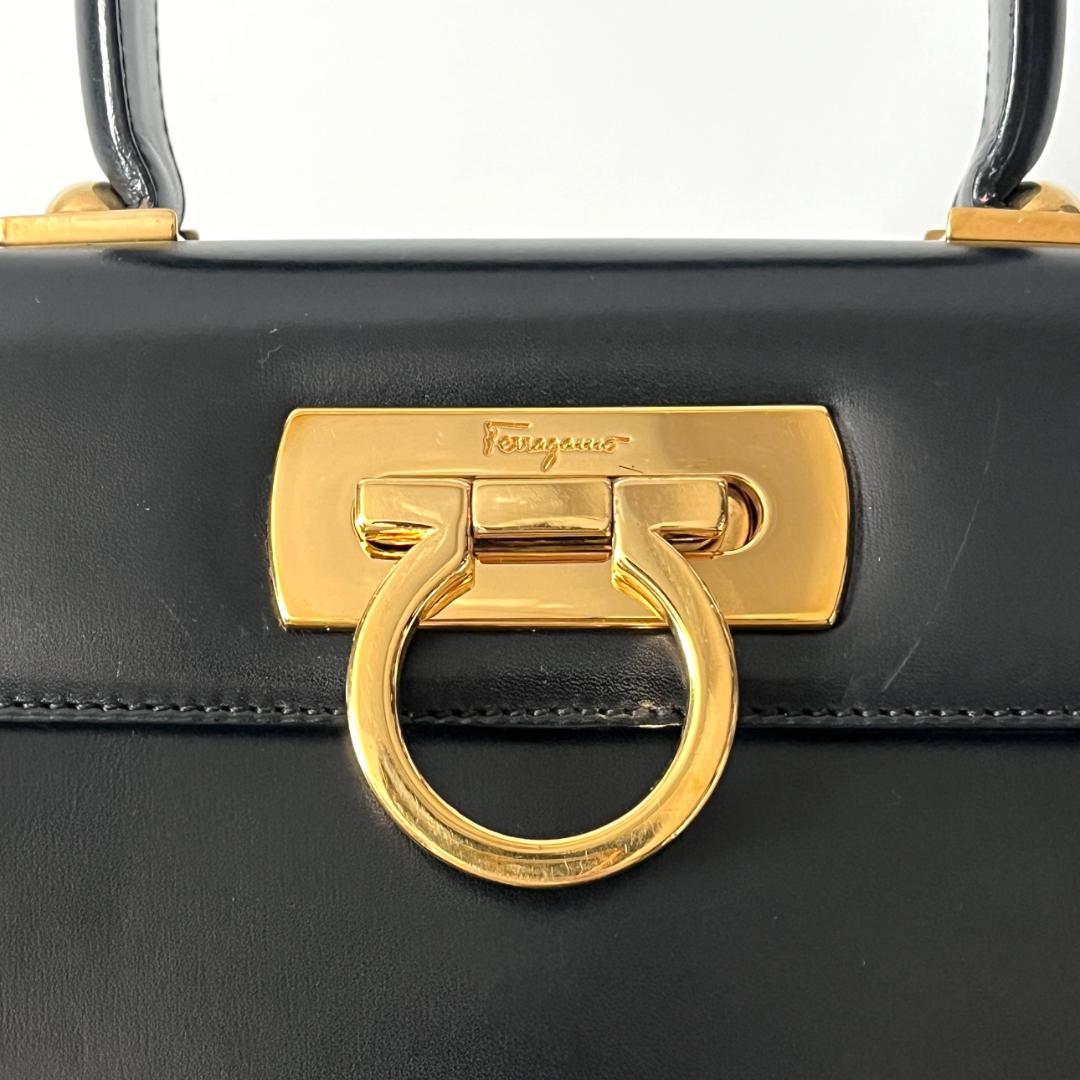 フェラガモ ガンチーニ ミニ台形 ハンドバッグ 黒 ゴールド金具 フォーマル