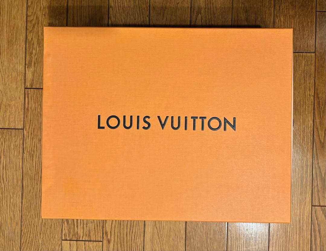 ルイヴィトン エンボス モノグラムハイカットスニーカー