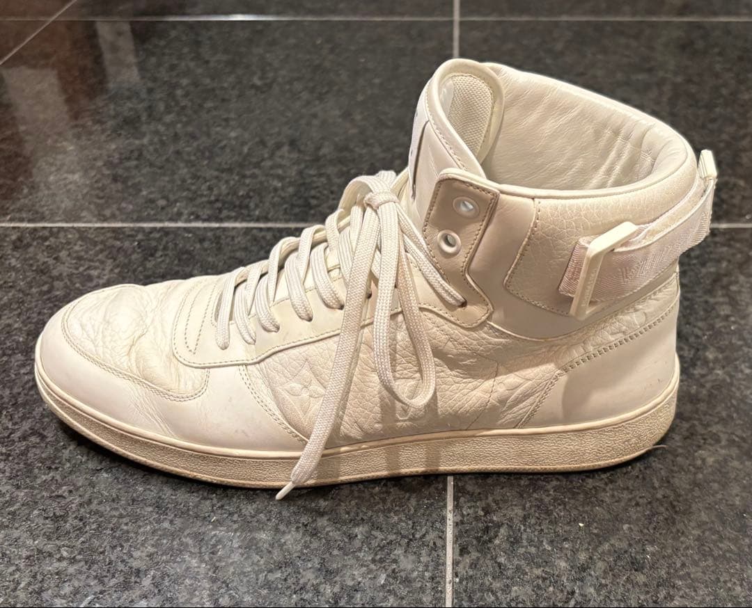 ルイヴィトン エンボス モノグラムハイカットスニーカー