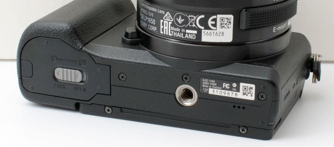 専用S数約2400回！SONY α5100★高性能ミラーレス★Wi-Fi内蔵