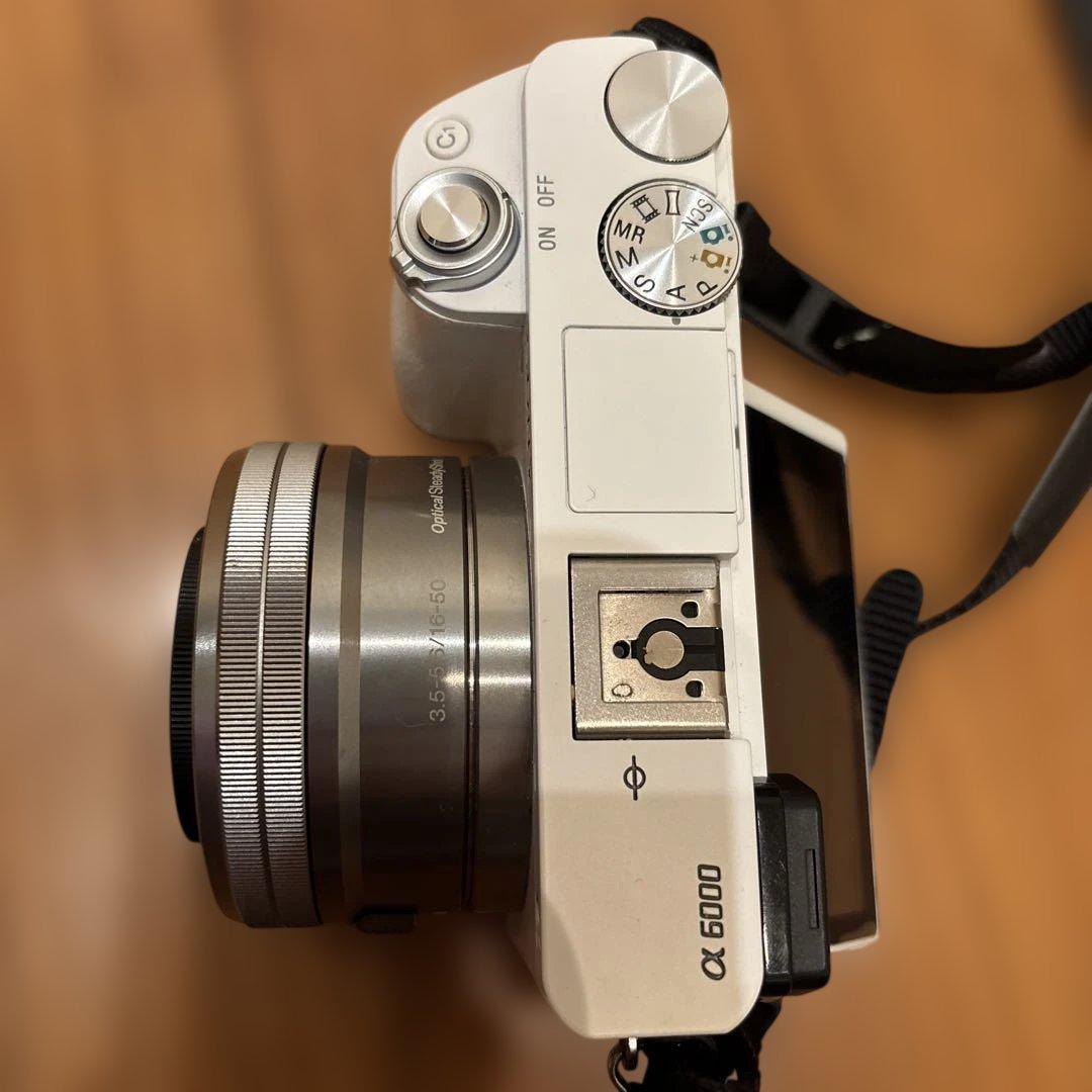 【低ショット1800回】SONY α6000 標準レンズセット ホワイト おまけ