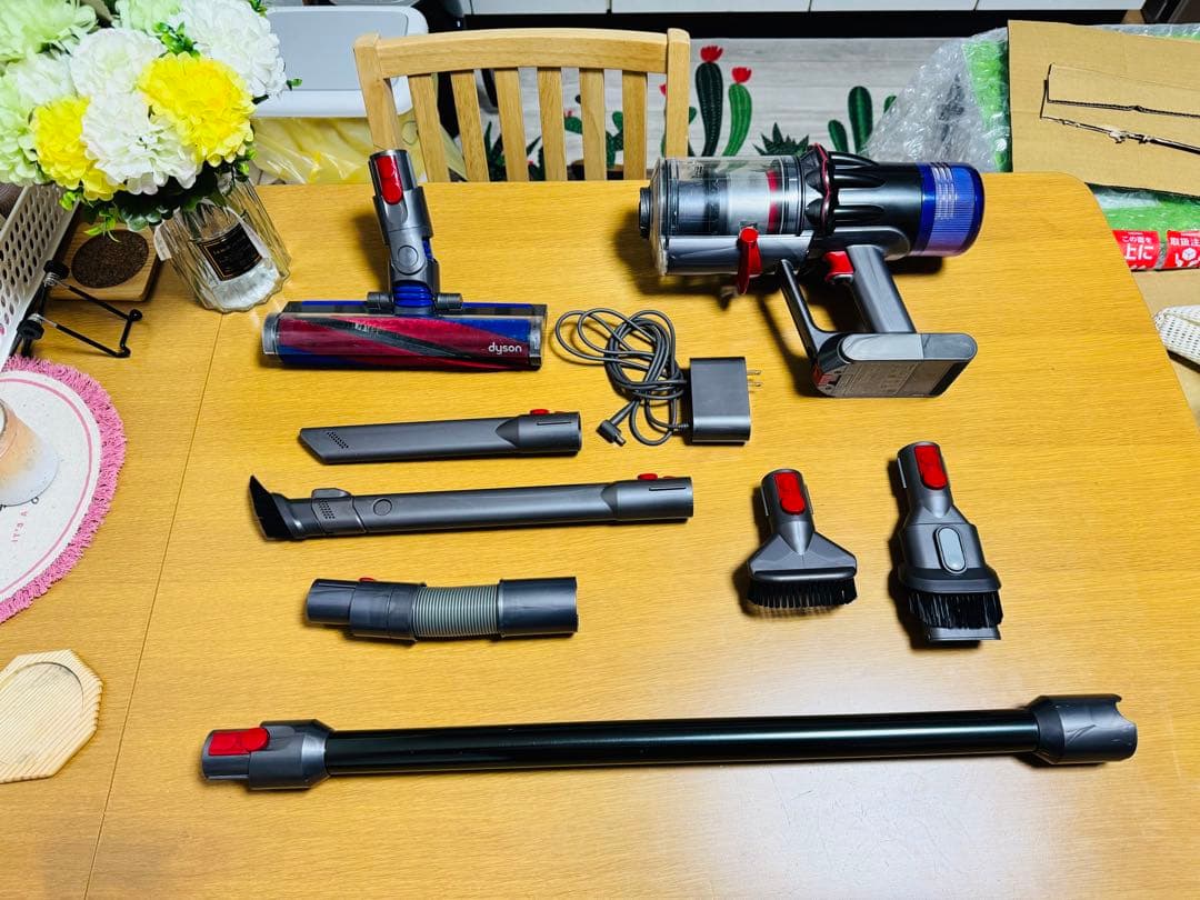 中古・現状品 Dyson ダイソン SV18 掃除機 パーツ付き [36]