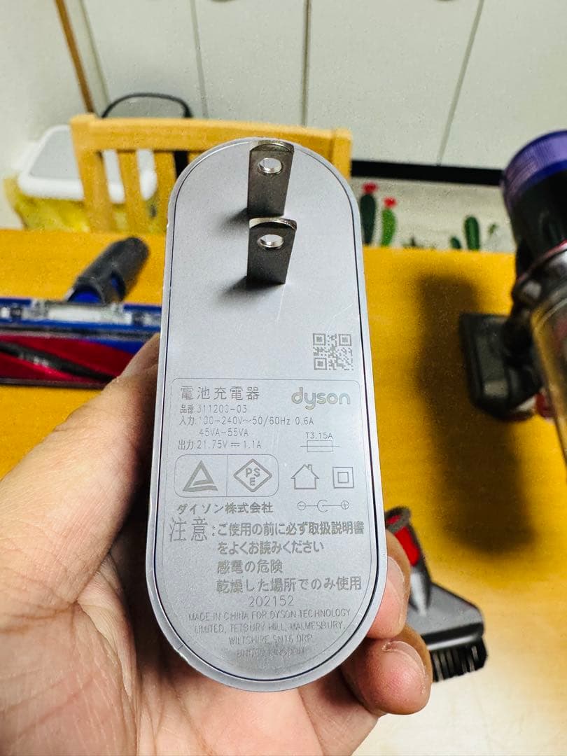 中古・現状品 Dyson ダイソン SV18 掃除機 パーツ付き [36]