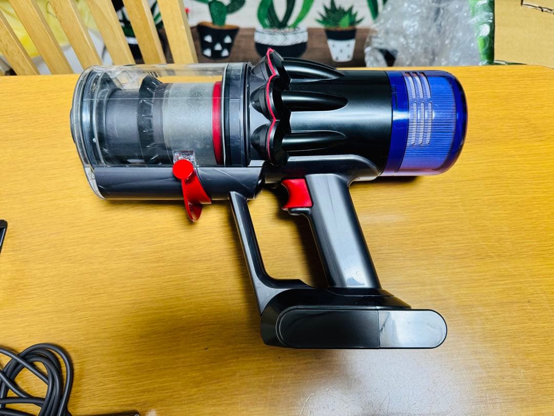 中古・現状品 Dyson ダイソン SV18 掃除機 パーツ付き [36]