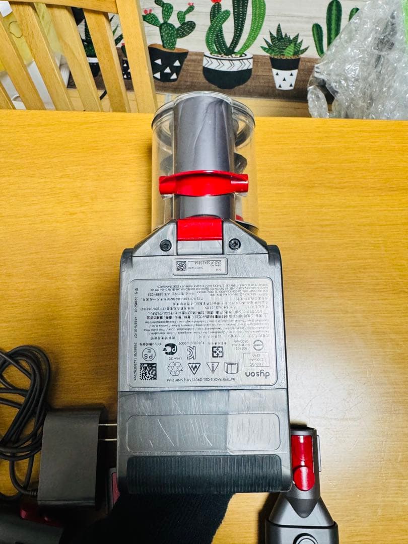 中古・現状品 Dyson ダイソン SV18 掃除機 パーツ付き [36]