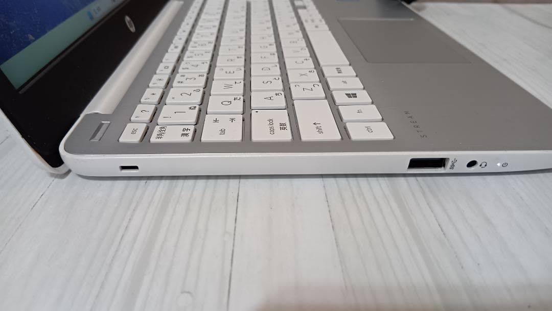 Windowsノート本体 hp stream 11-ak0010TU Celeron