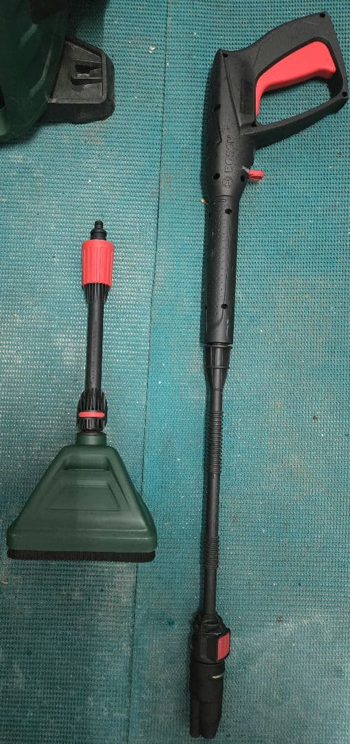 ボッシュ高圧洗浄機(延長高圧ホース・ブラシ付き水しぶきカバー付属)UA125J3