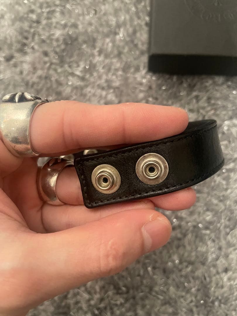 クロムハーツ レザー バングル 3ボタン2スナップ バングル マルチ