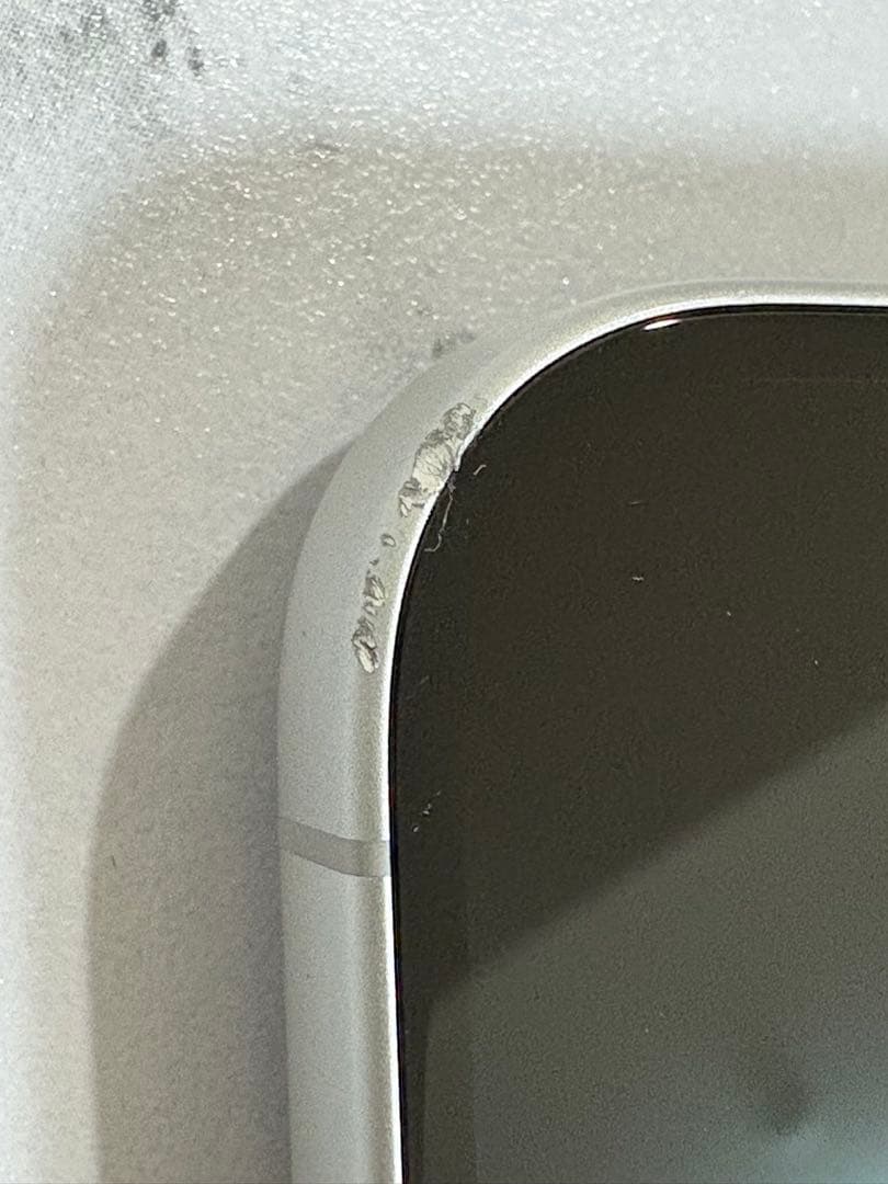 iPhone16 128GB ホワイト ※一部画面割れ、傷有り