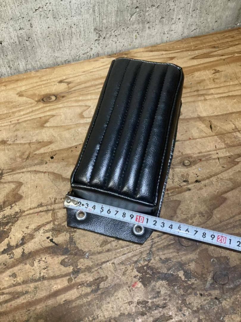 送料無料 ソロシート ピリオン 光沢BK タックロール ハーレー チョッパー