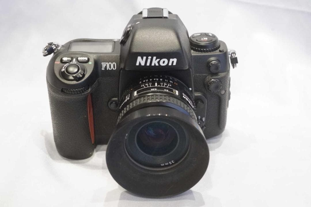ニコンF100　ワンオーナー　AFニッコール35ミリF2つき　カメラ使用僅少美品