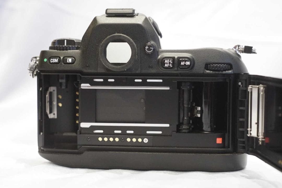 ニコンF100　ワンオーナー　AFニッコール35ミリF2つき　カメラ使用僅少美品