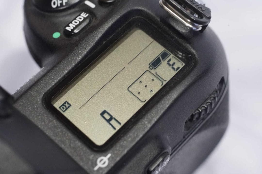 ニコンF100　ワンオーナー　AFニッコール35ミリF2つき　カメラ使用僅少美品