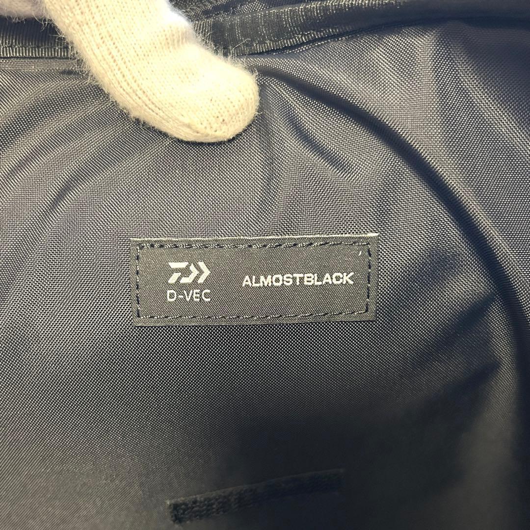 ディーベック オールモストブラック ヘルメットバッグ ショルダーバッグ カーキ