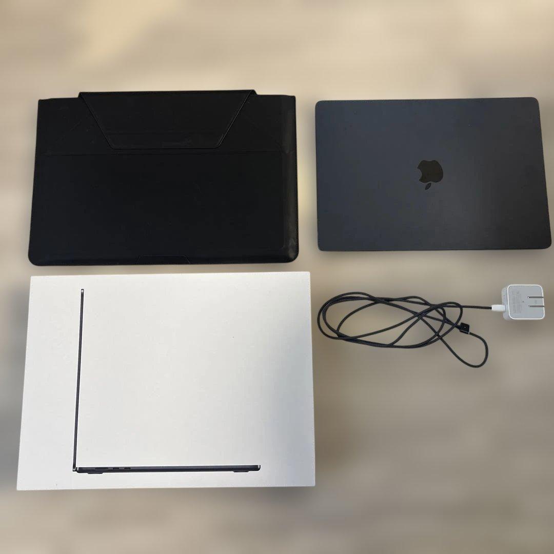 Apple MacBook Air 15インチ (8GB, 256GB SSD)