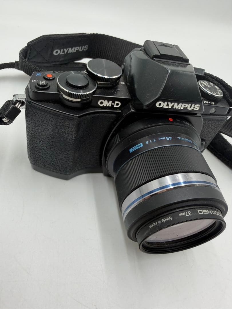 デジタルカメラ OLYMPUS OM-D E-M10 45mm 1:1.8
