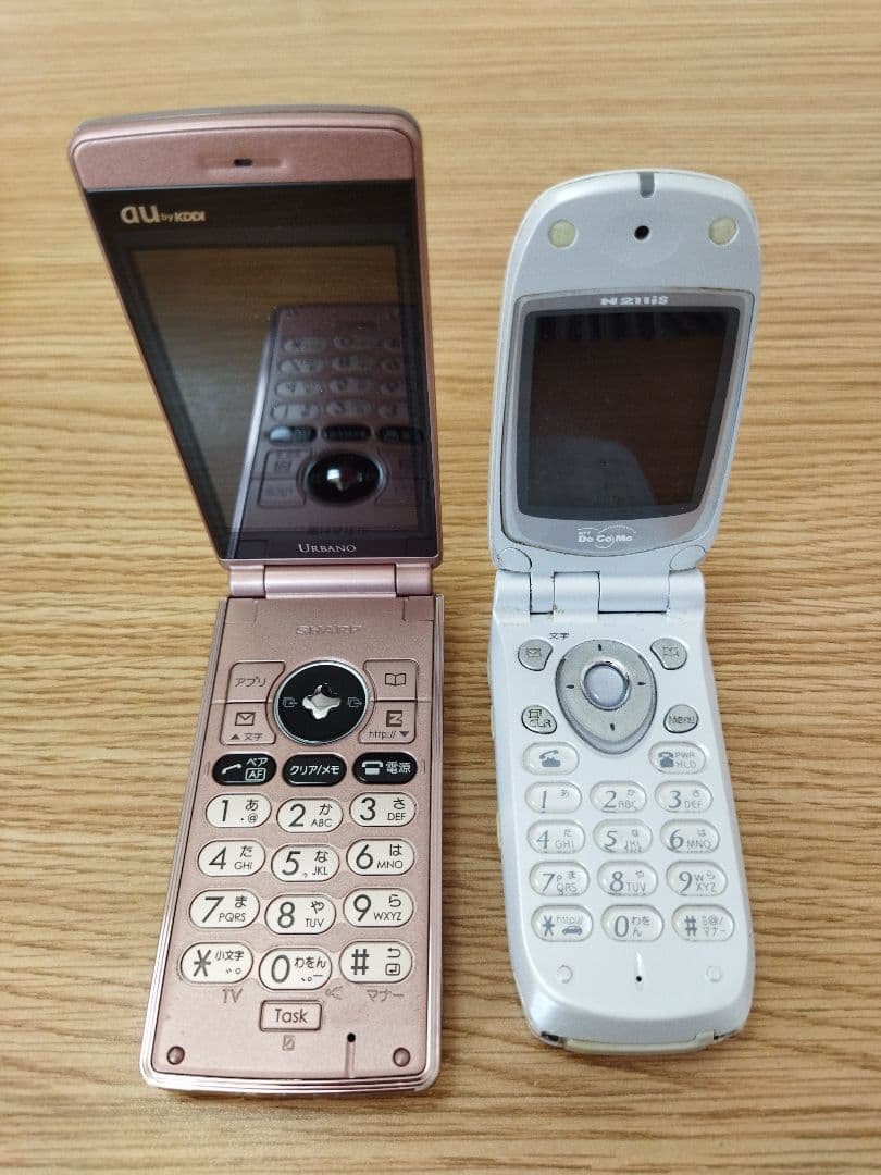 docomo　au他 スマートフォン　ガラケー　計16台　充電器あり　動作未確認