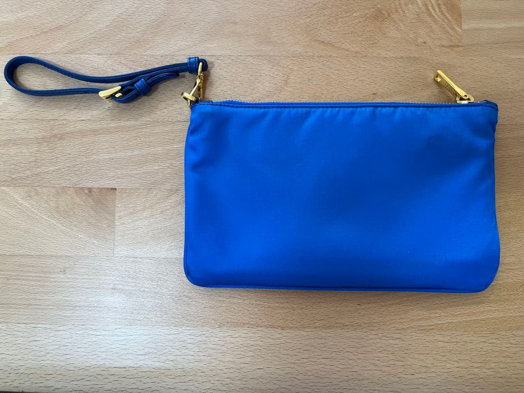 PRADA サテン ポーチ 青