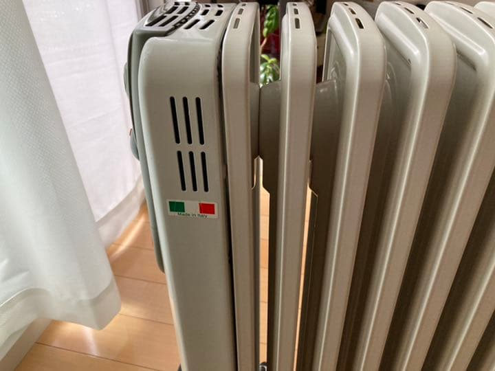 Italy デロンギ　オイルヒーター　イタリアデザイン　HR031015EC