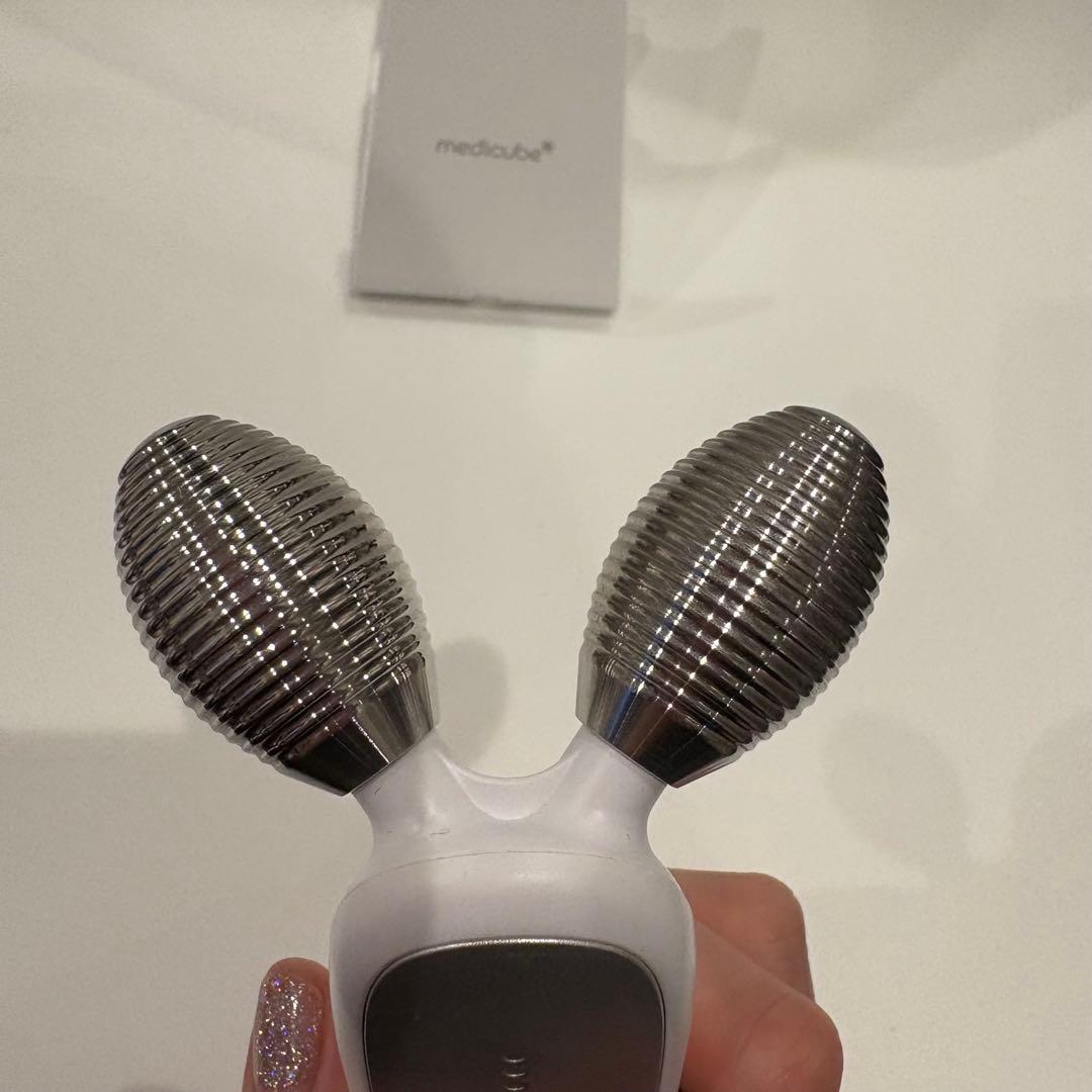 メディキューブ medicube AGE-R EMSダーマショット