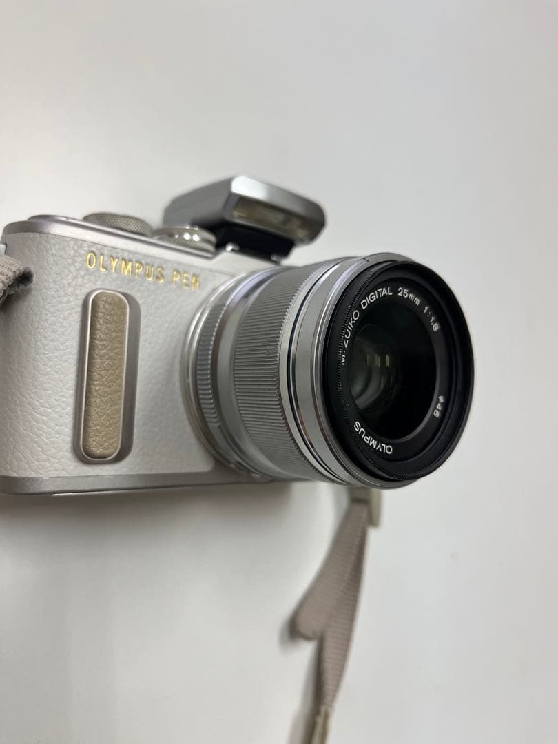 OLYMPUS PEN E-PL8 25mmレンズ付