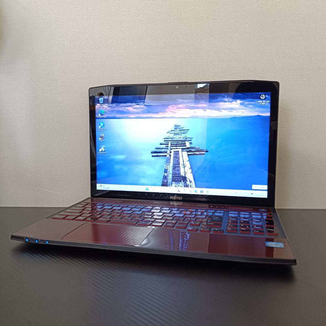 ノートPC Core i7 Windows11 SSD メモリ8GB 富士通 赤