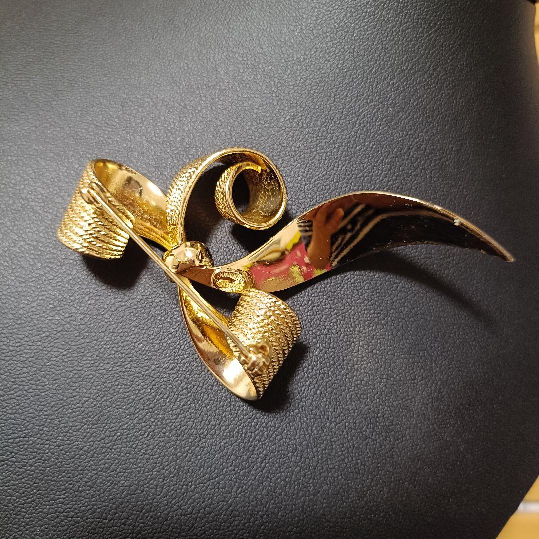 クリスチャンディオール　リボン　ブローチ　ゴールド　付属品なし