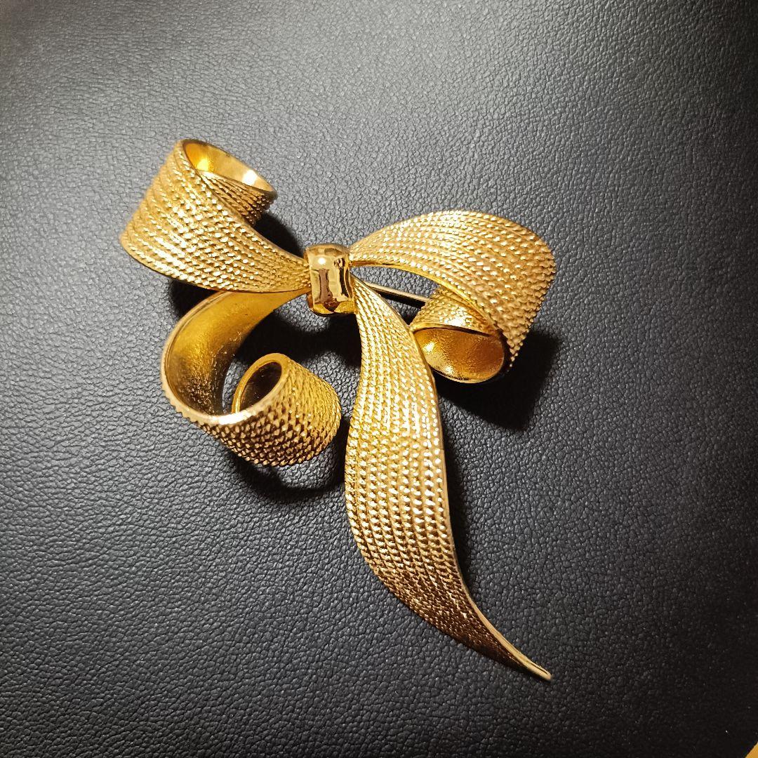 クリスチャンディオール　リボン　ブローチ　ゴールド　付属品なし