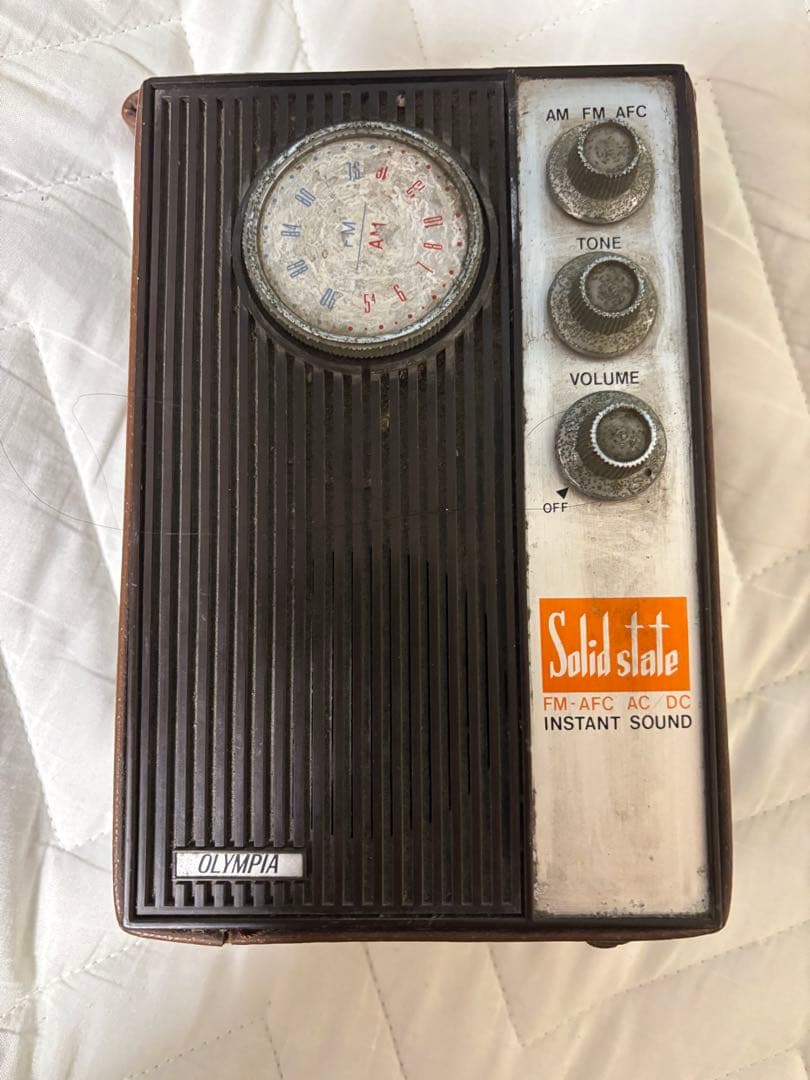 OLYMPIA Solid State AM/FMラジオ　ジャンク