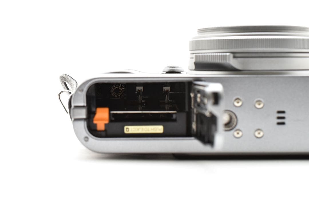 【美品】フジフィルム FUJIFILM X100S シルバー コンパクトカメラ