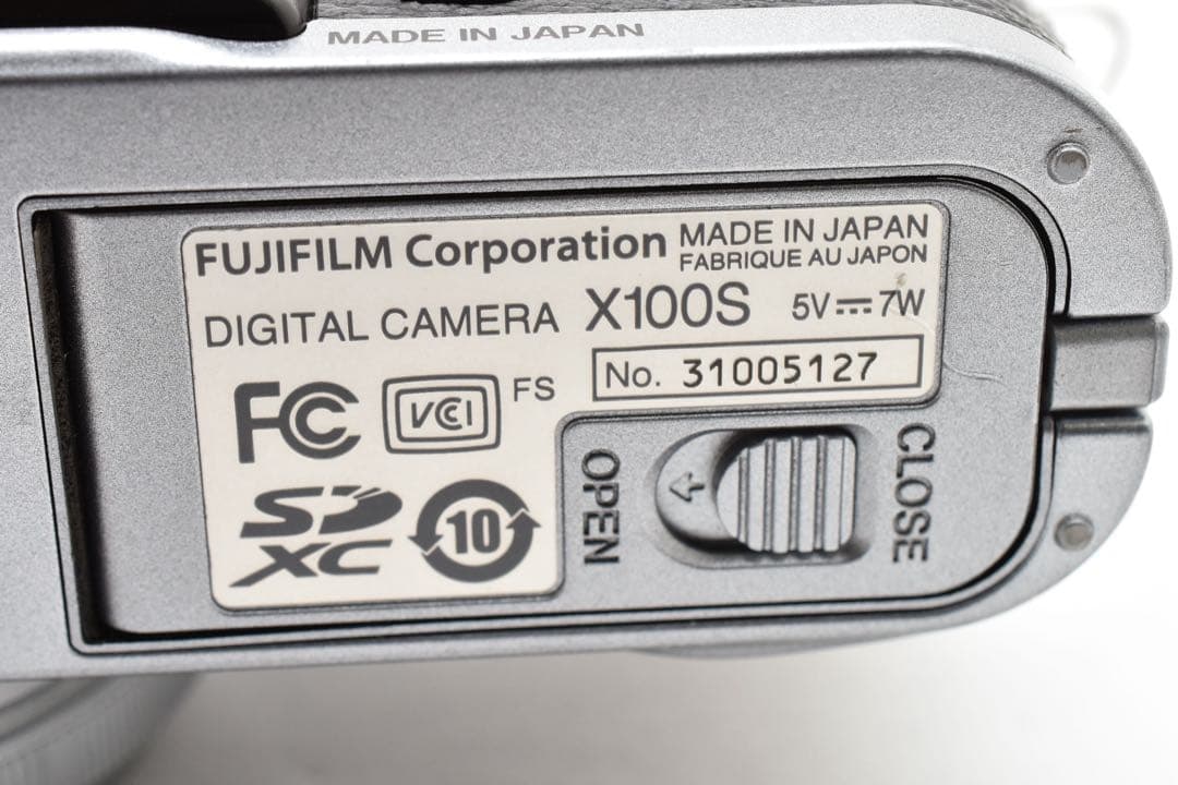 【美品】フジフィルム FUJIFILM X100S シルバー コンパクトカメラ