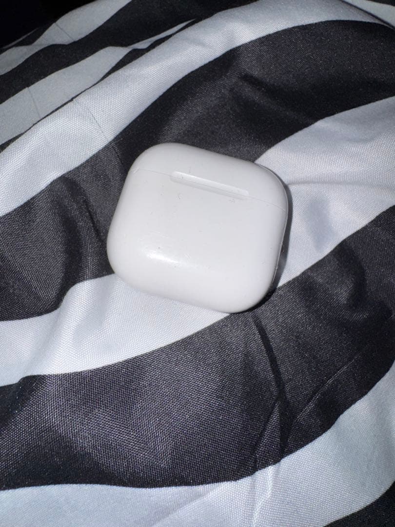 AirPods4 ノイズキャンセリング搭載　箱は無し