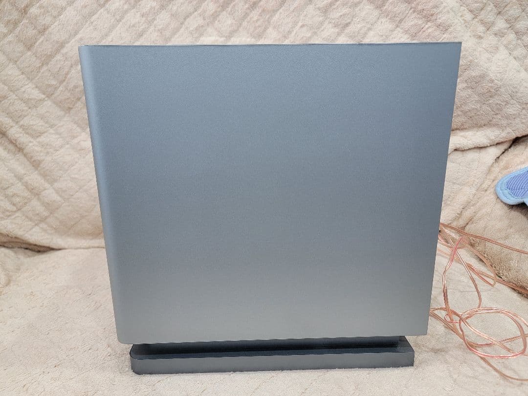 シルバー サブウーファー コンパクト　スピーカー