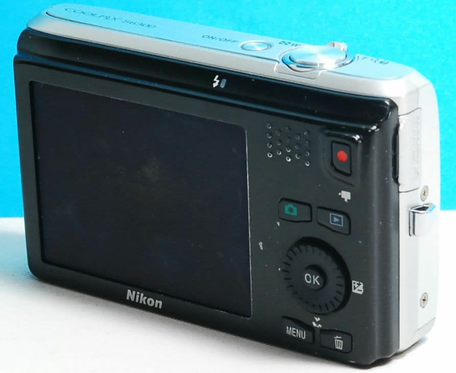 NIKON S6300 ボディ　送料無料