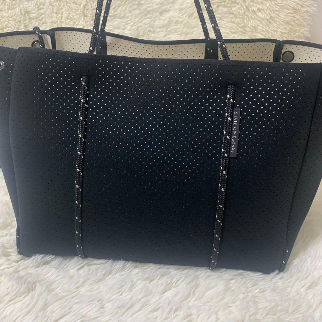 【美品】ステイトオブエスケープ　マザーズバック　大容量　パンチング　黒　ポーチ付