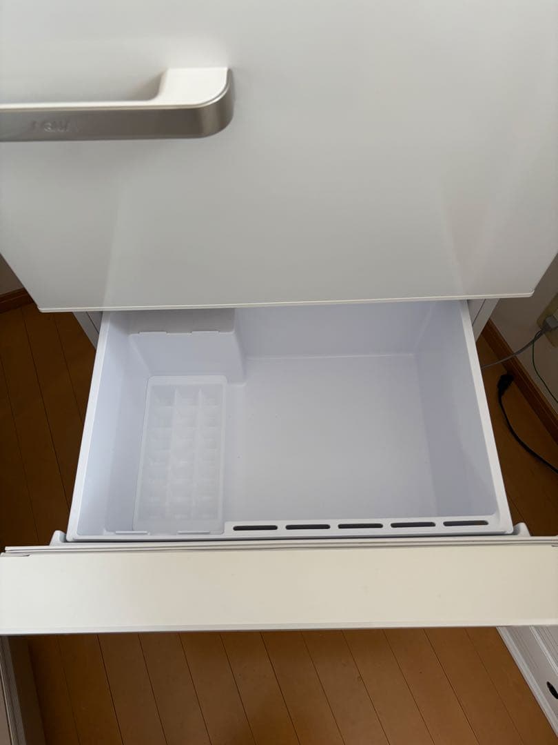値下げしました♪AQUA 冷蔵庫 AQR-27J 272L 2020年 3ドア