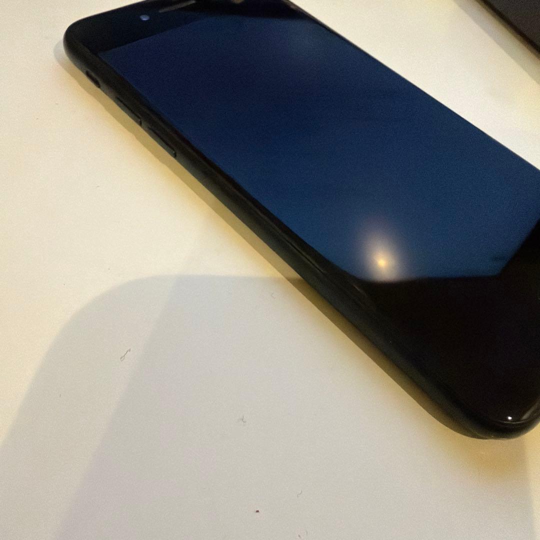 美品 iPhone SE 第二世代 ブラック SIMフリー 128GB SE2