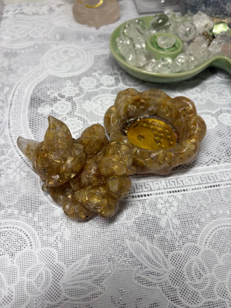 オルゴナイト 九尾の狐小物入れ ゴールドルチルクォーツ