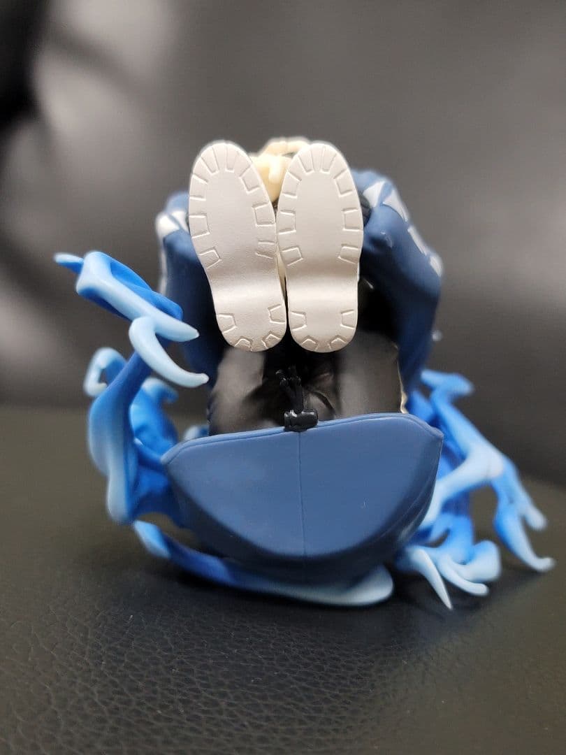 ツイステ　イデアシュラウド　フィギュア