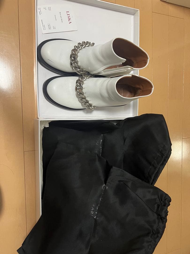 GIVENCHY ホワイトレザーショートブーツ　チェルシー　ジバンシー