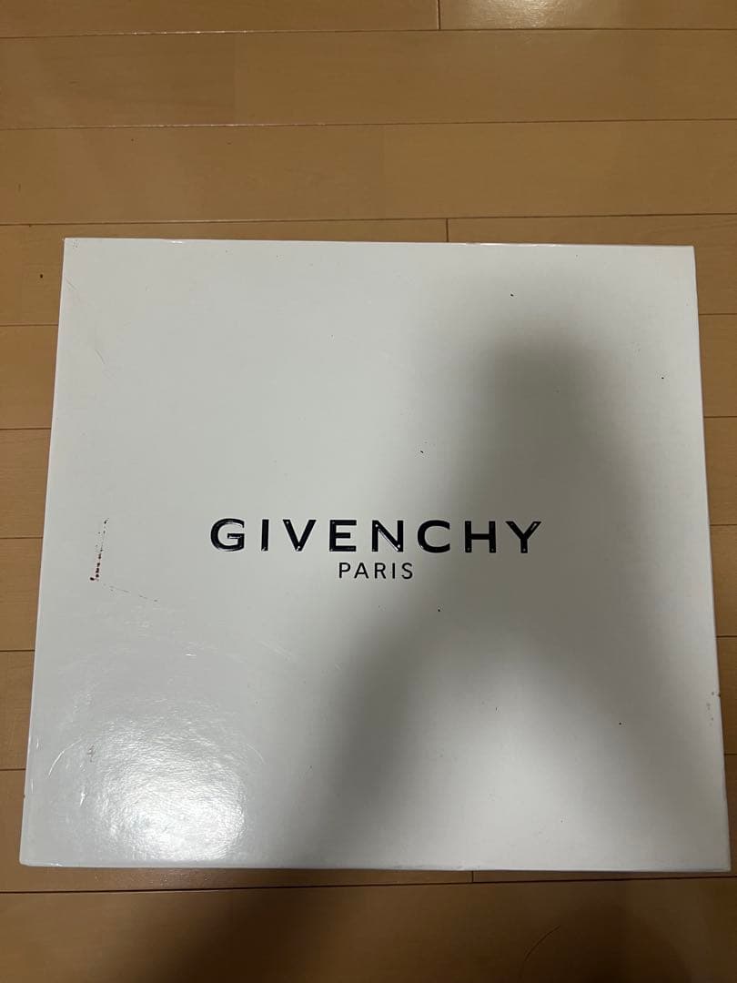 GIVENCHY ホワイトレザーショートブーツ　チェルシー　ジバンシー