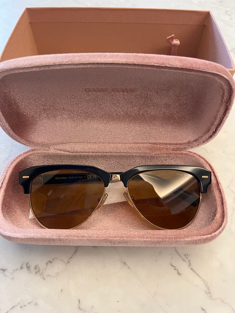 （新品）MIU MIU キャットアイサングラス SMU09Z